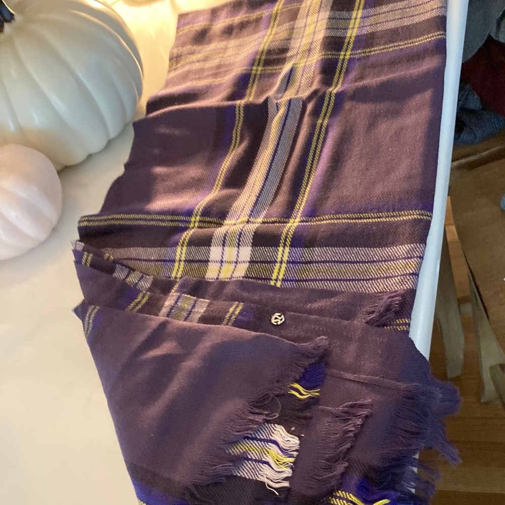 Lululemon shawl